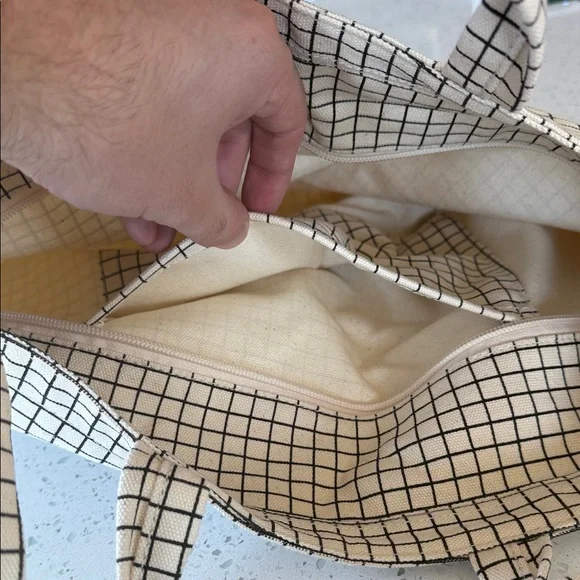 BAGGU Zip Tote Bag - Picture 4 of 9